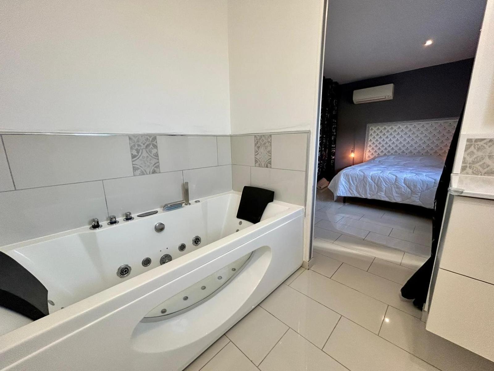 Maison Moderne Au Calme Avec Billard, Jacuzzi, Bain A Remous, Piscine, Babyfoot Labastide-du-Temple Экстерьер фото